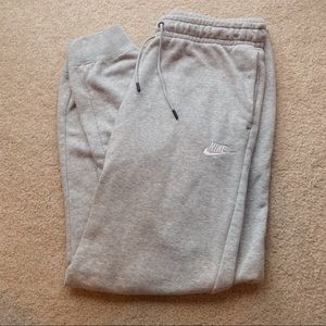 gray women’s nike sweatpants. barely ever worn!